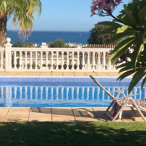 https://torremolinos-bonito-apartamento-studio-la-carihuela.hotelsinnerja.org